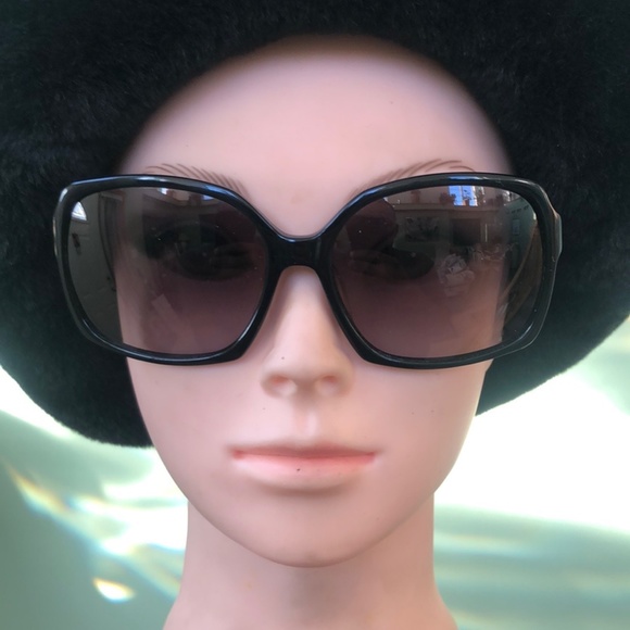 Fendi FS5204 001 Women's Black Oversized Gradient Gray Non-Polarized Sunglasses - Picture 3 of 8